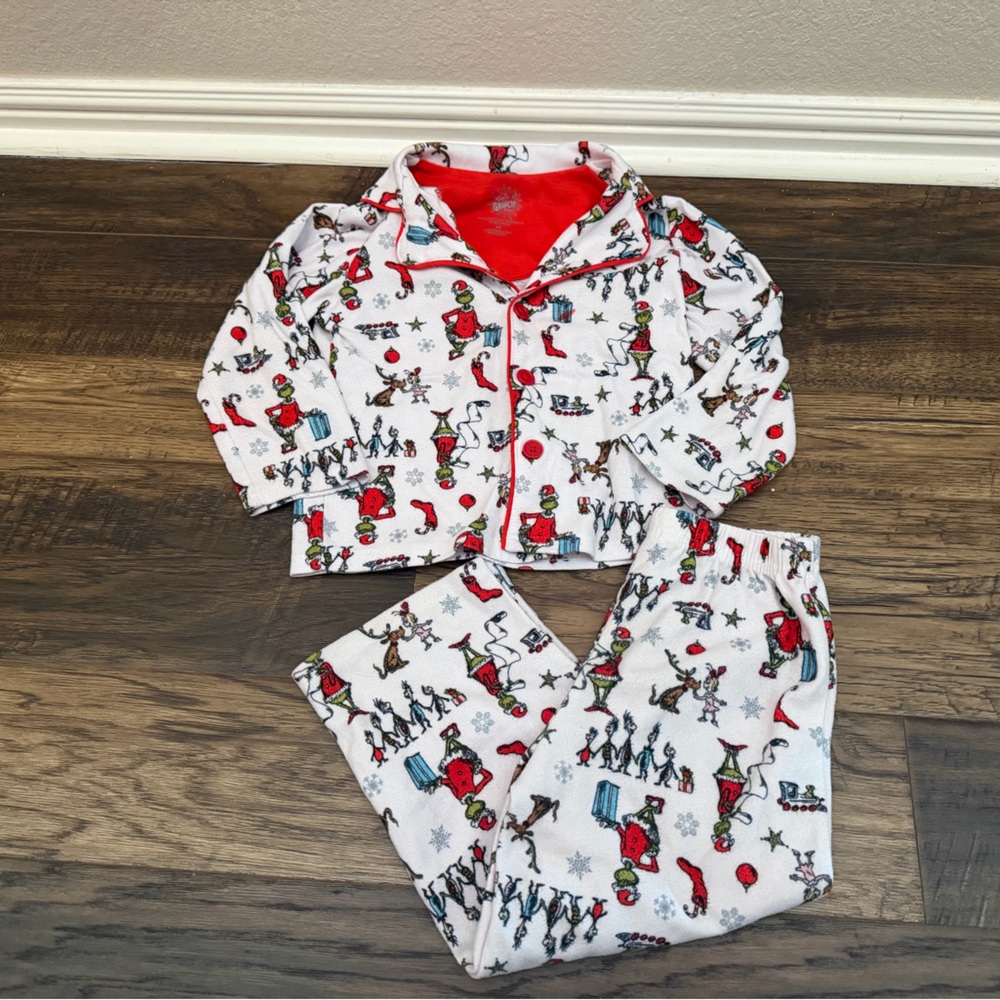 Festive Kids Pajamas with Reindeer Print